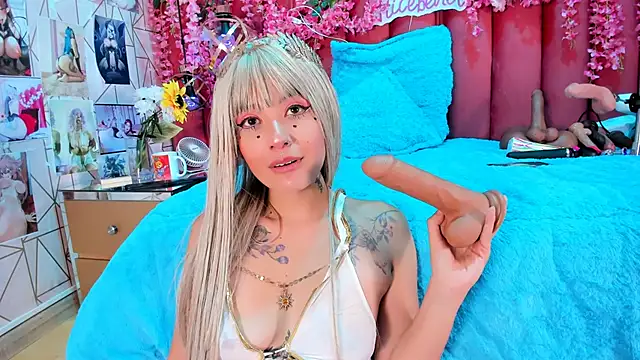 Alicebenett online show from November 2025 09:46:02 PM