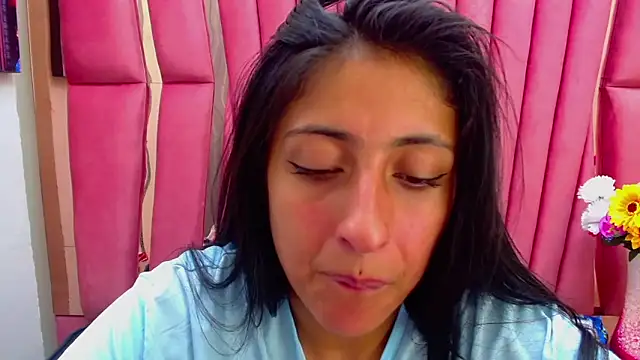 Snapshot of Cameron_cutte chatting on January 2025 09:54:02 AM Cameron cutte online show from January 2025 09:54:02 AM