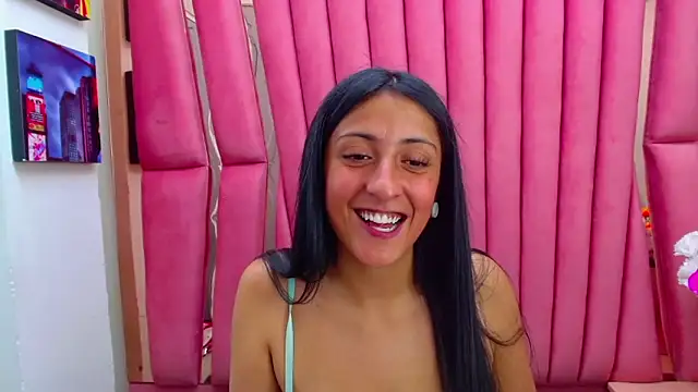 Snapshot of Cameron_cutte chatting on January 2025 07:03:01 AM Cameron cutte online show from January 2025 07:03:01 AM