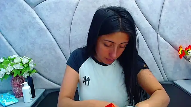 Snapshot of Cameron_cutte chatting on January 2025 02:45:02 AM Cameron cutte online show from January 2025 02:45:02 AM