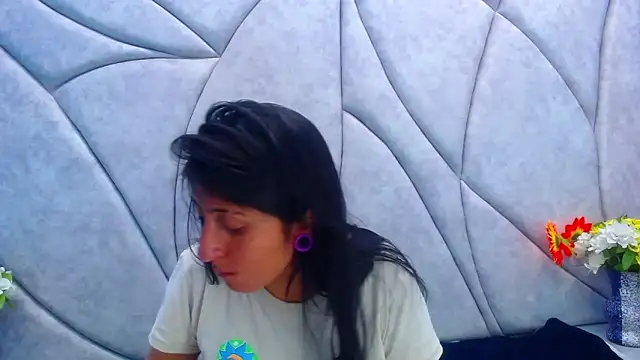 Snapshot of Cameron_cutte chatting on February 2025 02:48:02 AM Cameron cutte online show from February 2025 02:48:02 AM