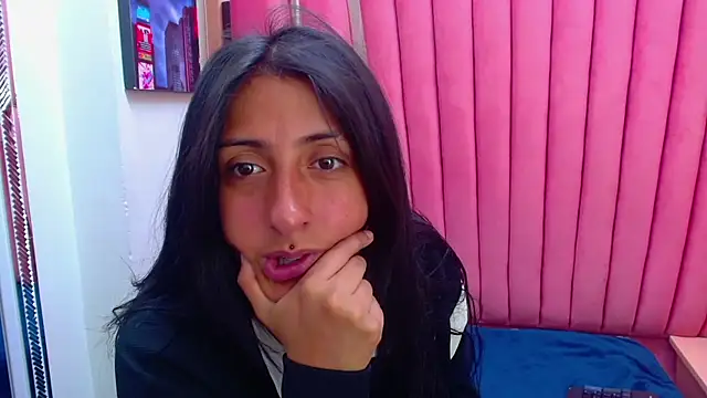 Snapshot of Cameron_cutte chatting on February 2025 03:08:02 AM Cameron cutte online show from February 2025 03:08:02 AM