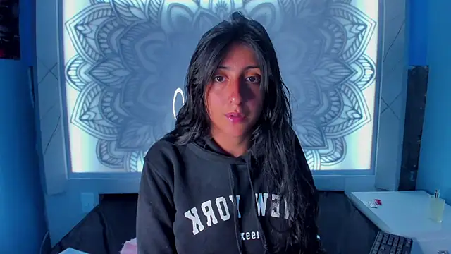 Snapshot of Cameron_cutte chatting on February 2025 02:59:02 AM Cameron cutte online show from February 2025 02:59:02 AM