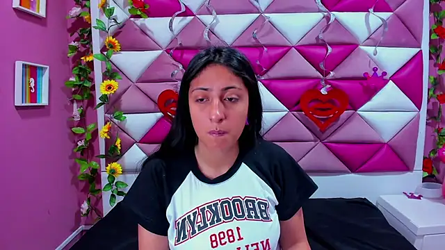 Snapshot of Cameron_cutte chatting on March 2025 03:05:02 AM Cameron cutte online show from March 2025 03:05:02 AM