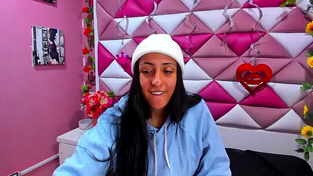 Snapshot of Cameron_cutte chatting on March 2025 02:38:02 AM Cameron cutte online show from March 2025 02:38:02 AM