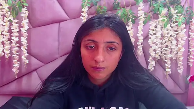 Snapshot of Cameron_cutte chatting on March 2025 02:37:02 AM Cameron cutte online show from March 2025 02:37:02 AM