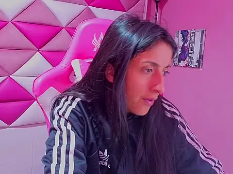 Snapshot of Cameron_cutte chatting on October 2025 03:05:01 AM Cameron cutte online show from October 2025 03:05:01 AM