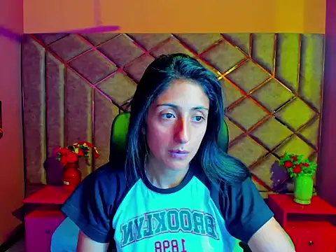 Snapshot of Cameron_cutte chatting on November 2025 08:10:01 PM Cameron cutte online show from November 2025 08:10:01 PM