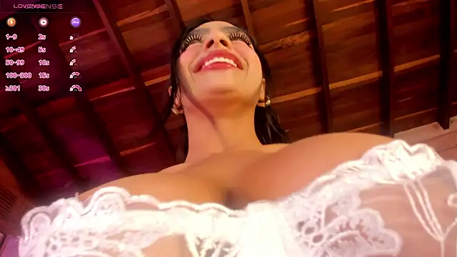 Snapshot of IzzyWild chatting on February 2025 11:21:02 AM IzzyWild online show from February 2025 11:21:02 AM