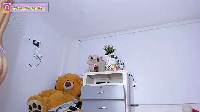 Snapshot of Laura_naughty_ chatting on January 2025 08:06:01 AM Laura naughty online show from January 2025 08:06:01 AM