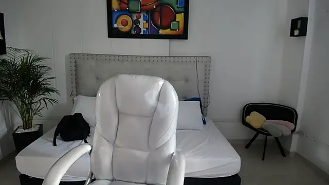 Chiqui milk  online show from February 2025 07:05:02 PM