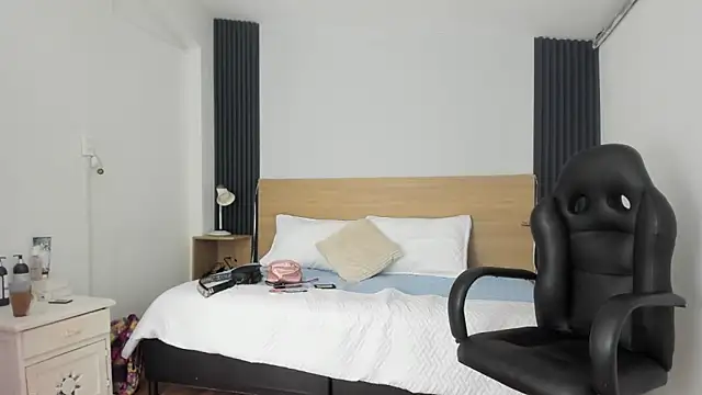 Chiqui milk  online show from November 2025 08:05:01 PM