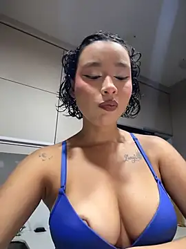 Snapshot of Hips_hannah chatting on April 2026 09:50:02 PM Hips hannah online show from April 2026 09:50:02 PM