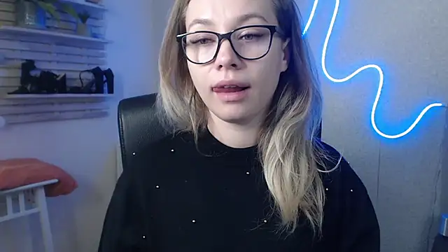 holly xglam online show from December 2024 10:40:02 AM