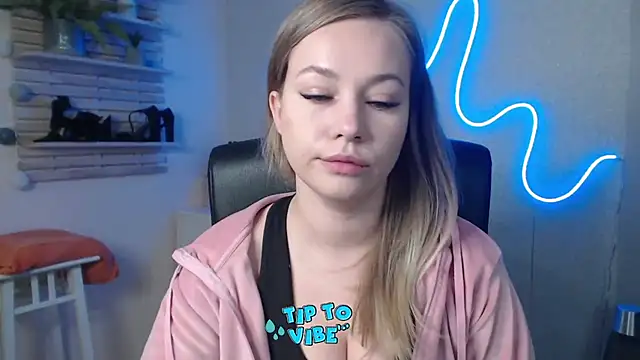 holly xglam online show from December 2024 08:23:02 PM