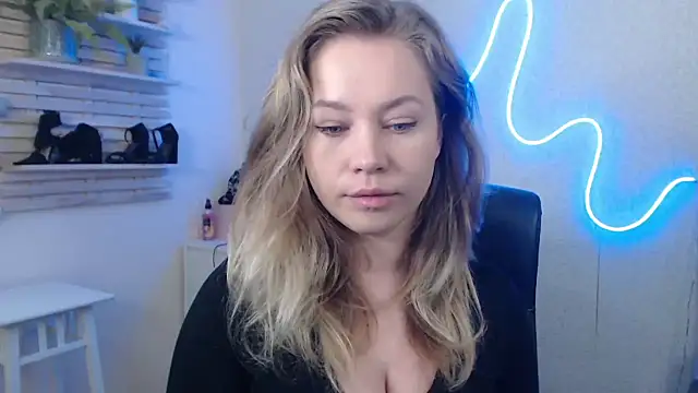 holly xglam online show from January 2025 02:30:01 AM