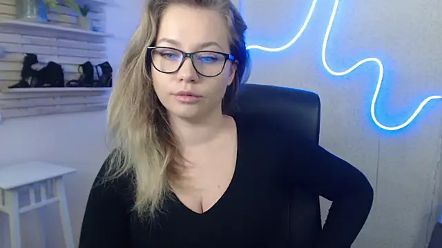 holly xglam online show from January 2025 05:40:02 AM