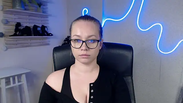 holly xglam online show from February 2025 06:28:01 AM