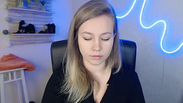 holly xglam online show from March 2025 12:16:02 AM