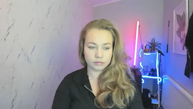 holly xglam online show from October 2025 06:08:01 PM