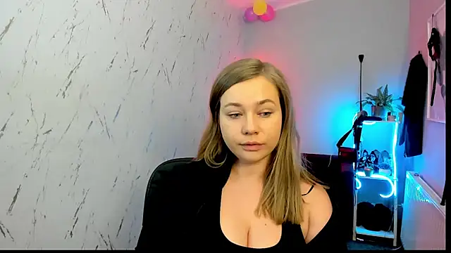 holly xglam online show from February 2026 09:13:01 PM