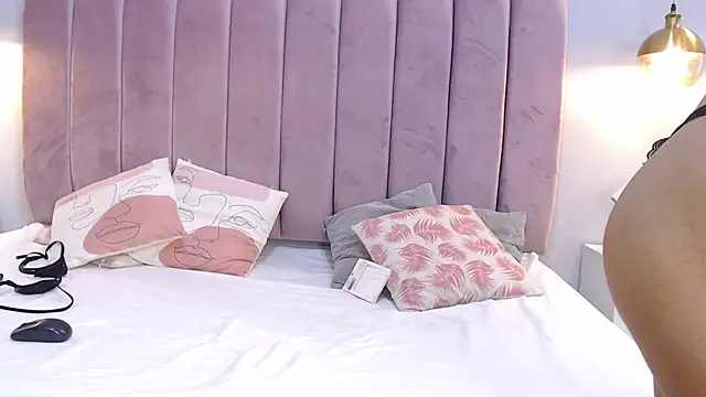 Snapshot of LeenaBrown chatting on January 2025 09:58:01 PM LeenaBrown online show from January 2025 09:58:01 PM