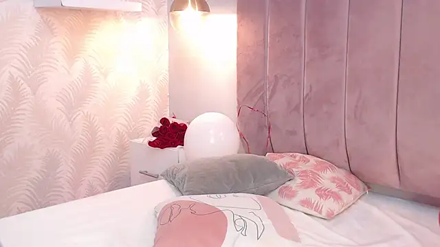 Snapshot of LeenaBrown chatting on February 2025 01:16:02 AM LeenaBrown online show from February 2025 01:16:02 AM