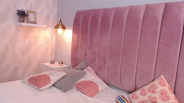 Snapshot of LeenaBrown chatting on March 2025 04:23:01 PM LeenaBrown online show from March 2025 04:23:01 PM