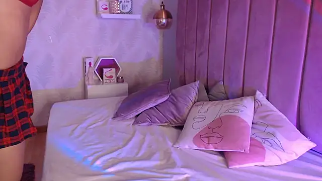 Snapshot of LeenaBrown chatting on September 2025 12:48:01 PM LeenaBrown online show from September 2025 12:48:01 PM