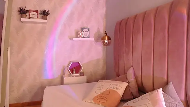 Snapshot of LeenaBrown chatting on September 2025 12:43:02 PM LeenaBrown online show from September 2025 12:43:02 PM