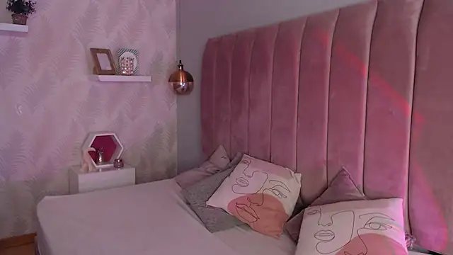 Snapshot of LeenaBrown chatting on November 2025 03:10:02 PM LeenaBrown online show from November 2025 03:10:02 PM