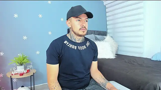 Snapshot of Hot_Couple666 chatting on January 2025 01:17:01 AM Hot Couple666 online show from January 2025 01:17:01 AM