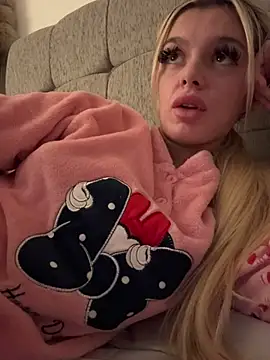 Snapshot of IrishTeenBarbie69 chatting on February 2025 12:19:02 AM IrishTeenBarbie69 online show from February 2025 12:19:02 AM