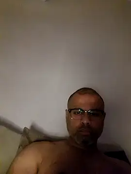 Snapshot of desi_black_cock chatting on December 2024 08:27:01 AM desi black cock online show from December 2024 08:27:01 AM