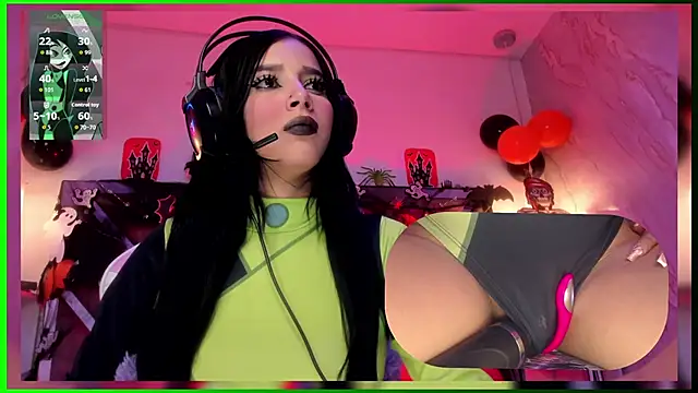 Snapshot of SweetieCloe_ chatting on October 2025 09:41:01 PM SweetieCloe online show from October 2025 09:41:01 PM