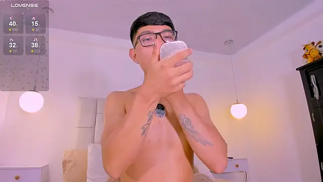 Snapshot of CodyTwink chatting on May 2026 09:23:02 PM CodyTwink online show from May 2026 09:23:02 PM