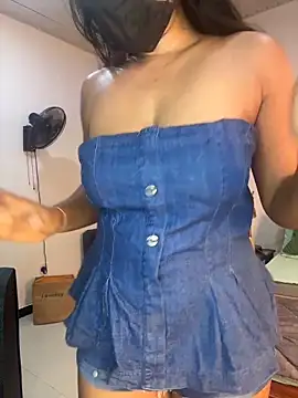 Snapshot of Cinderella-98 chatting on March 2026 03:17:01 PM Cinderella-98 online show from March 2026 03:17:01 PM