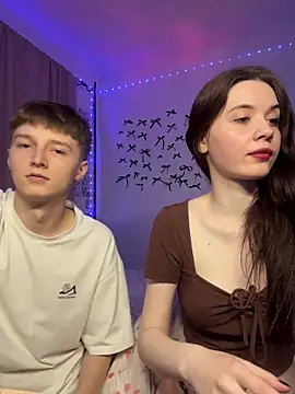 Snapshot of CoddleWeeper_ chatting on April 2026 04:15:02 PM CoddleWeeper online show from April 2026 04:15:02 PM