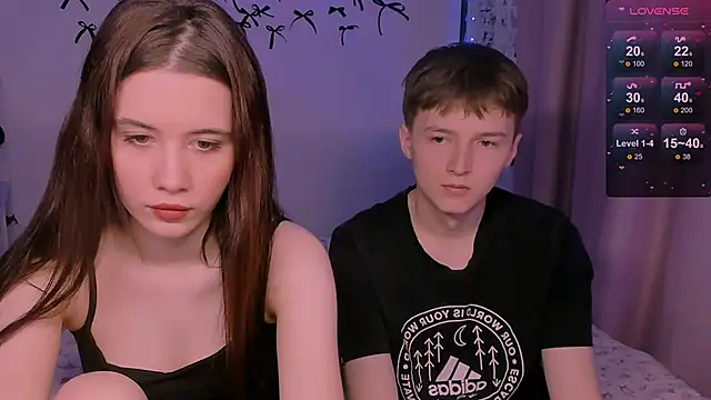 Snapshot of CoddleWeeper_ chatting on April 2026 01:38:02 PM CoddleWeeper online show from April 2026 01:38:02 PM