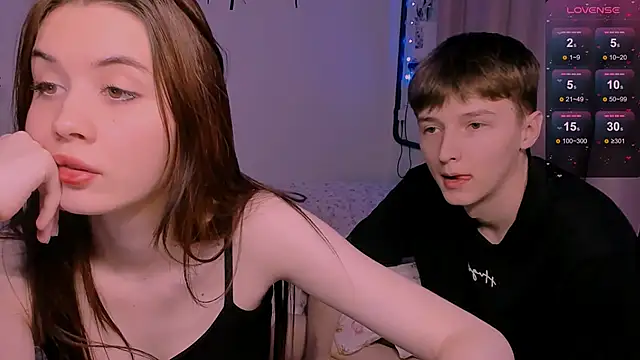 Snapshot of CoddleWeeper_ chatting on April 2026 02:45:02 PM CoddleWeeper online show from April 2026 02:45:02 PM