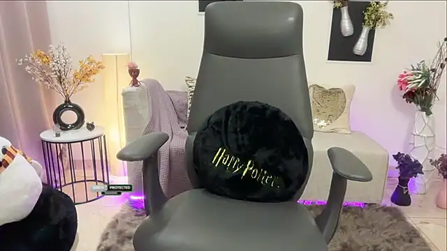 Unique-Beauty online show from April 2026 05:06:01 PM