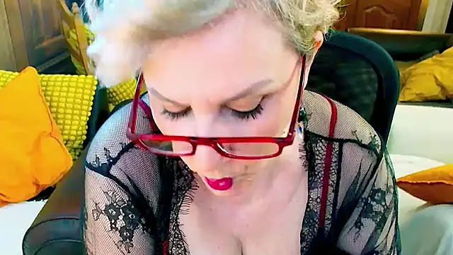 Snapshot of GattonaBiondona chatting on March 2026 09:04:02 AM GattonaBiondona online show from March 2026 09:04:02 AM
