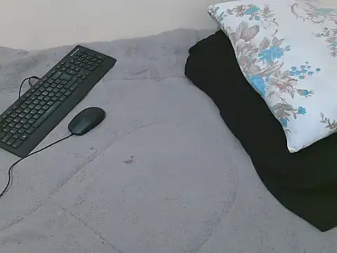 lella-0 online show from February 2025 05:43:01 PM