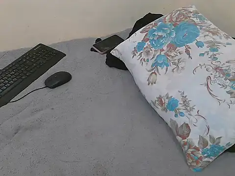 lella-0 online show from February 2025 04:16:01 PM