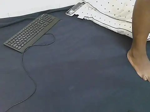 lella-0 online show from April 2026 09:40:02 AM