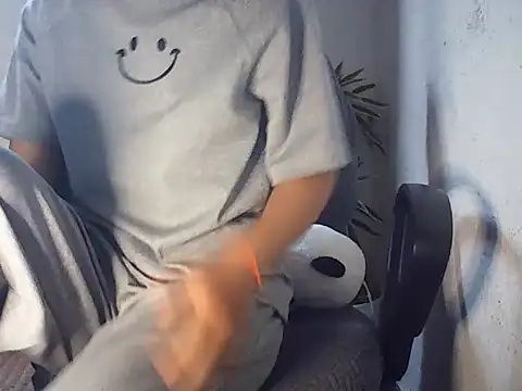 Haralushiaaax online show from April 2026 12:35:01 AM