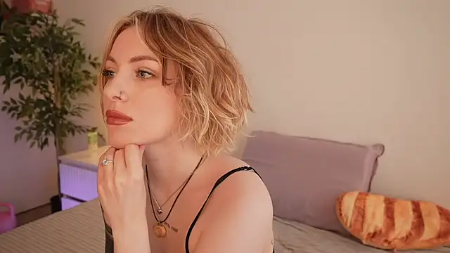 kris69kiss online show from March 2026 01:22:02 PM