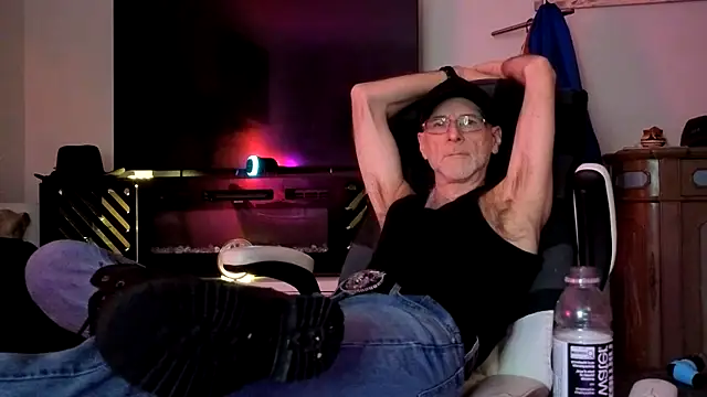 Snapshot of Towndude123 chatting on April 2026 10:37:02 PM Towndude123 online show from April 2026 10:37:02 PM