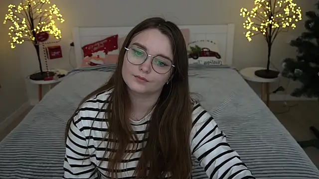 MagicPeachh  online show from December 2024 01:45:02 PM