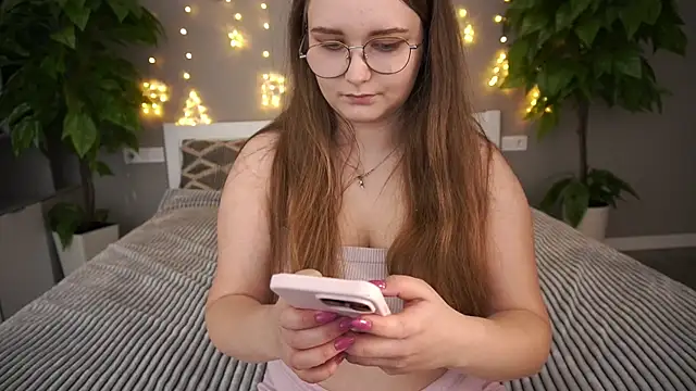 MagicPeachh  online show from December 2024 01:47:01 PM